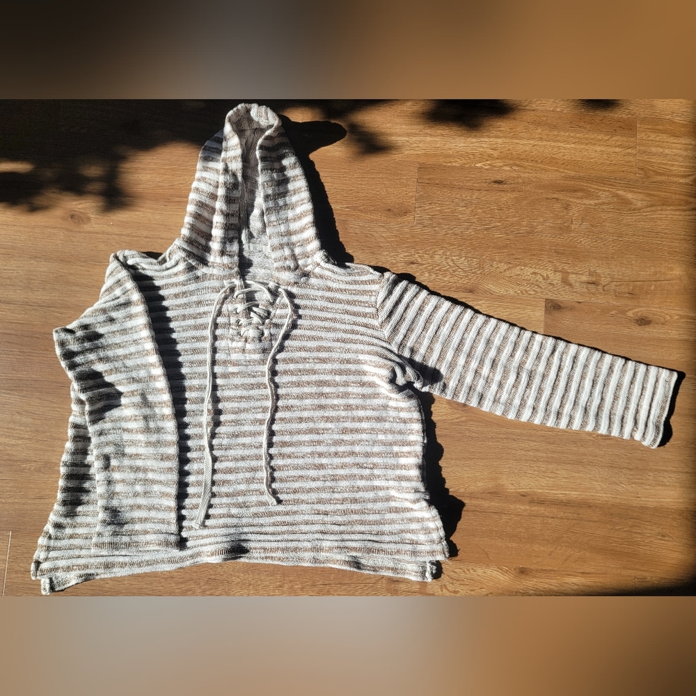 Medium/Large beachy hooded long-sleeve